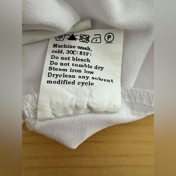 Women’s Relaxed Silhouette Timeless Collard Double Chest Pocket Classic Shirt - Picture 5 of 5